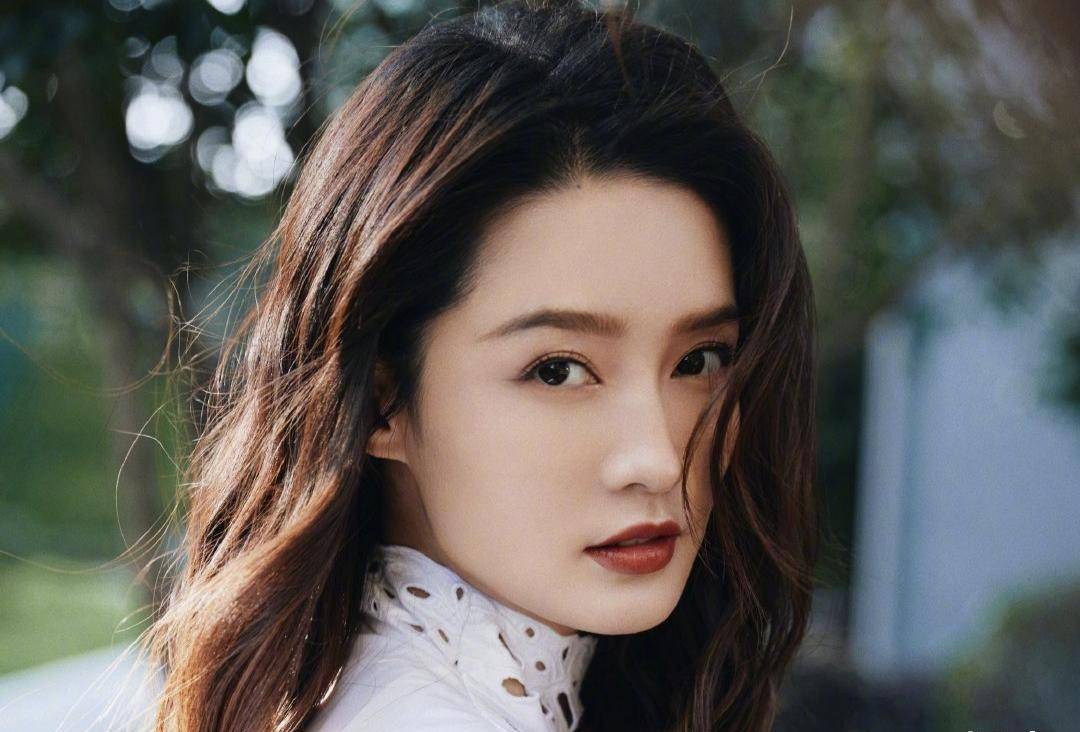 30岁的女星有多迷人看看杨幂的曲线唐诗逸的身段就懂了