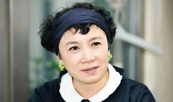 没想到这位专家在听完谢丽金的描述后,竟然瞬间变得神色凝重,并语出