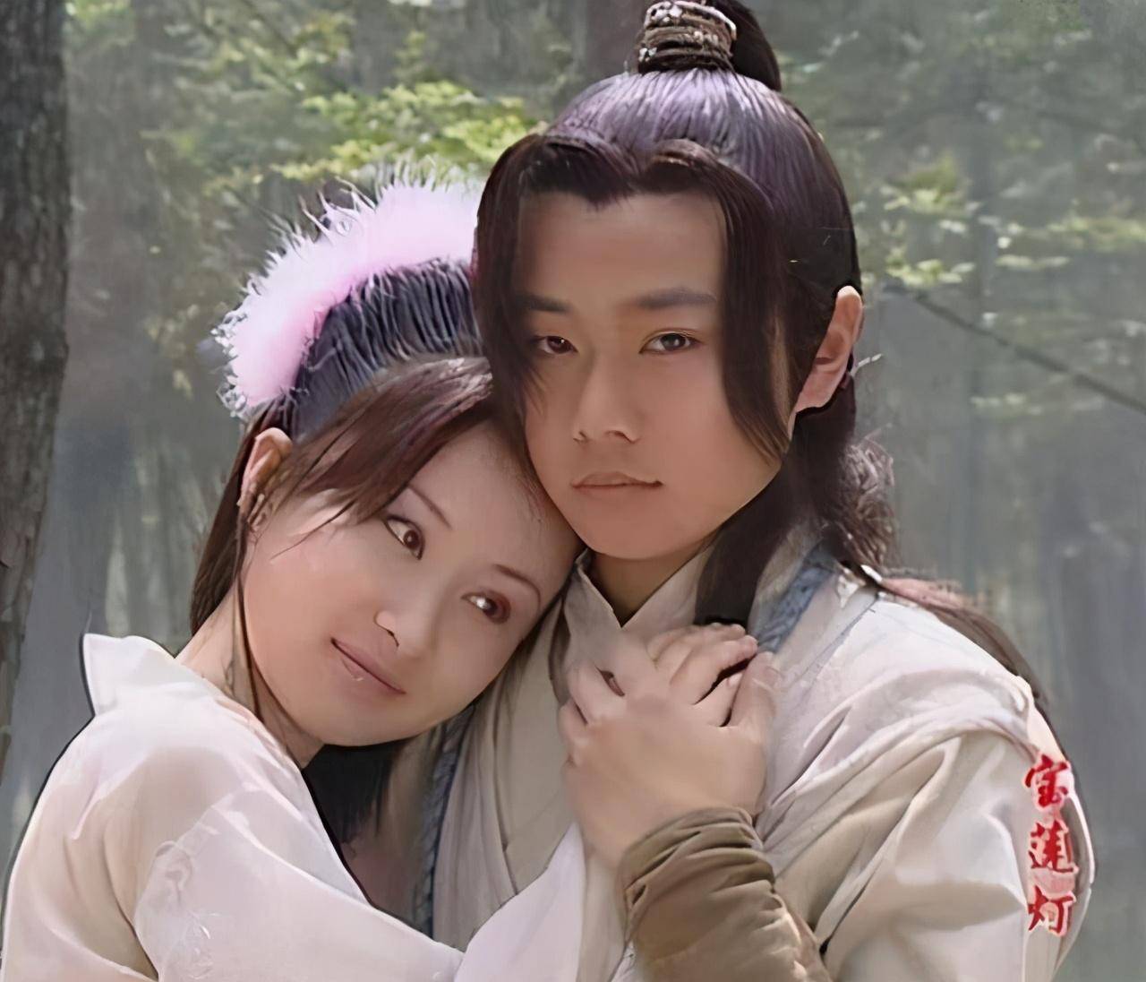 这部电视剧,曹骏是大男主,有1000多场戏,光吊威亚都吊出了腹肌.