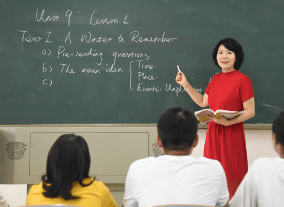 为什么"英语老师"漂亮又多金?原因很简单,其他老师无法媲美_同学_因为