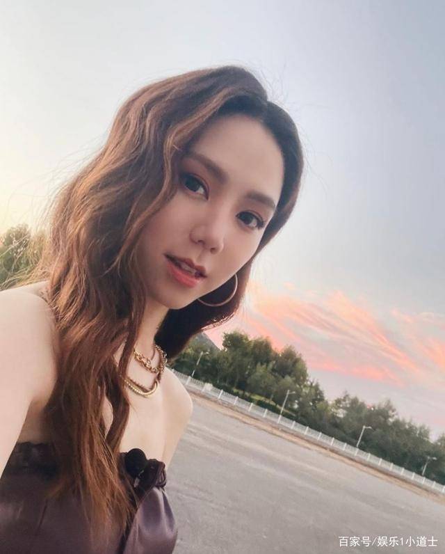 邓紫棋发长文回顾2022年的心路历程,感谢身边的人陪伴_心情_时间_mark