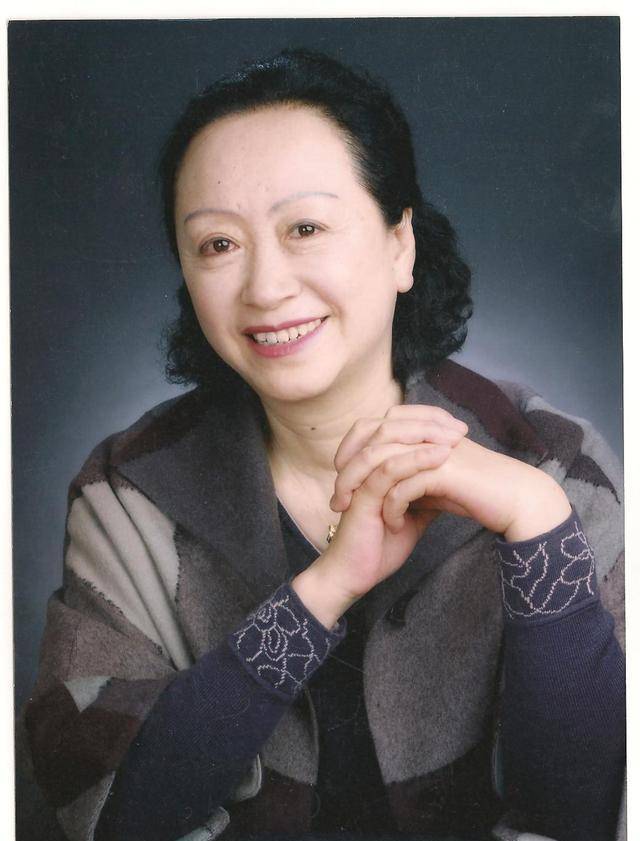 原创张抗抗今日的所作所为在她第一篇获奖小说夏里就埋伏了潜因