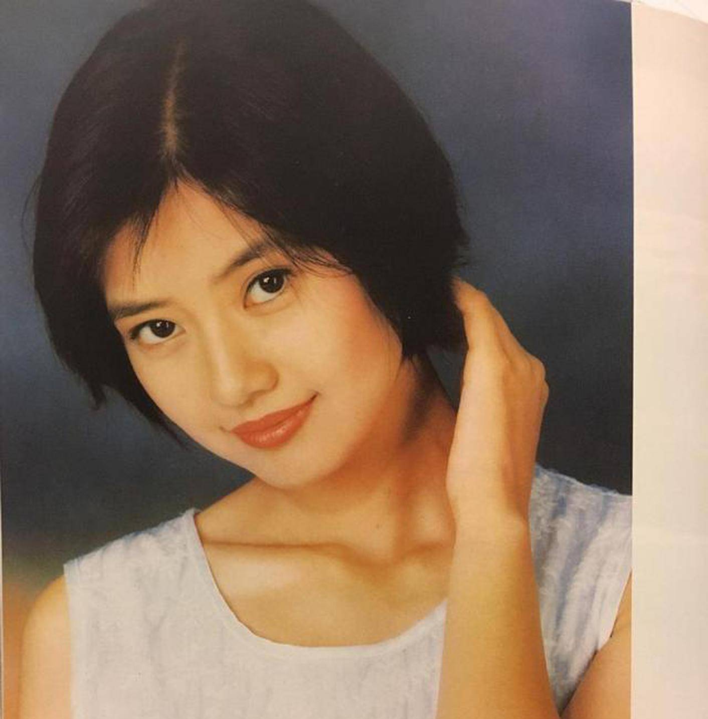 原创高圆圆少女时期旧照曝光大眼水灵短发学生妹造型清纯