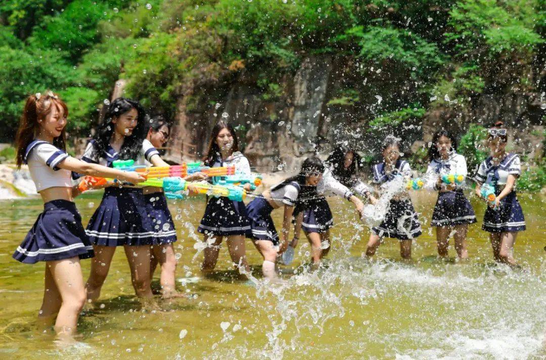 河南旅游宝泉泼水狂欢节夏至不怕热泼水来解暑