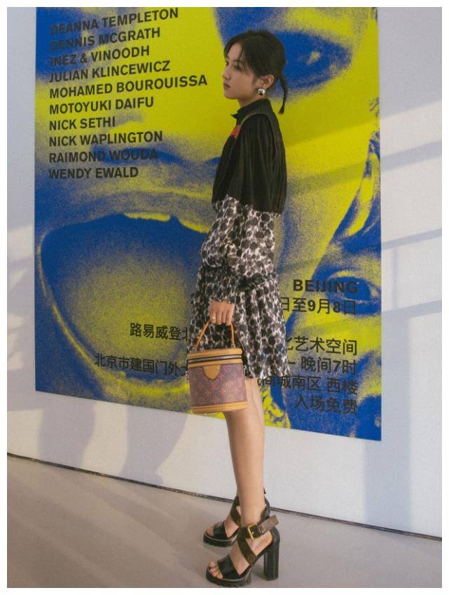 原创同样18岁我第一次穿高跟鞋张子枫穿15cm高跟走红毯了