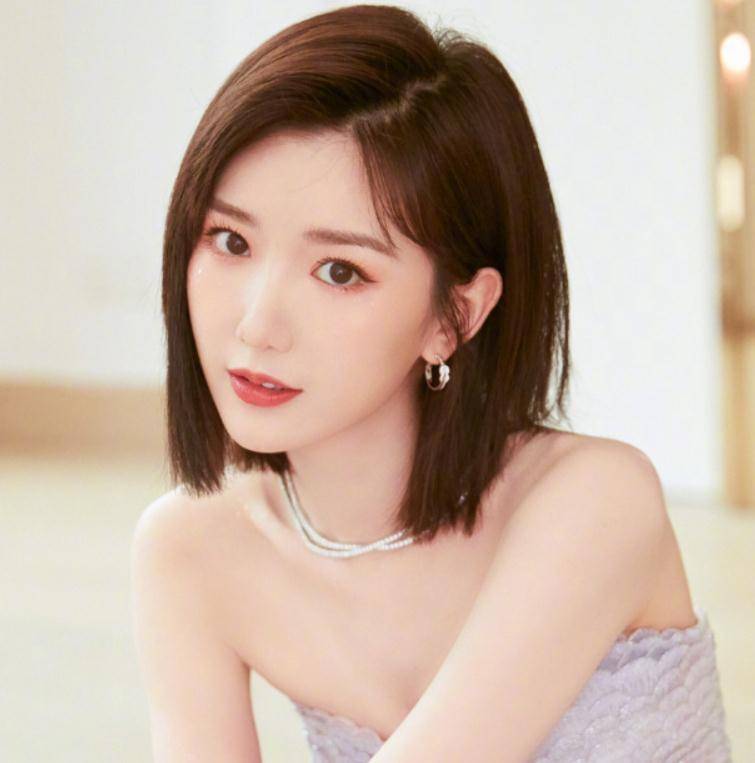 原创32岁毛晓彤cos迪士尼公主看清生图后确定不是公主本人