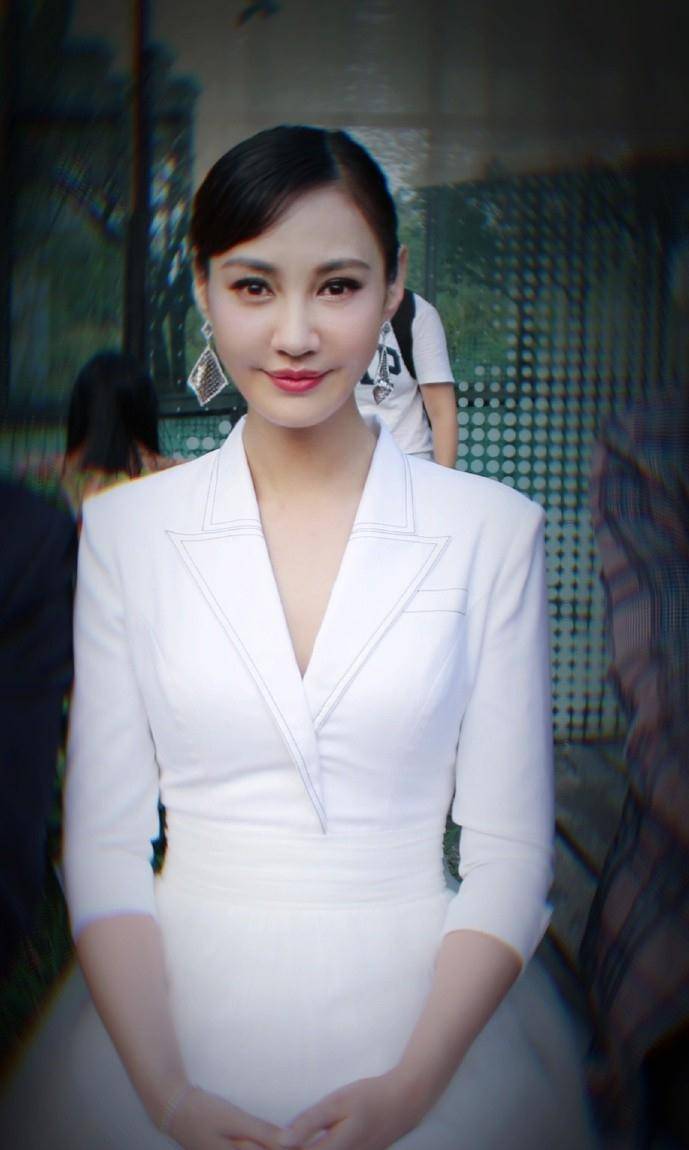 她凭"江玉燕"成名,当红时淡出演艺圈,今40岁颜值不输当年_杨雪_钟小印