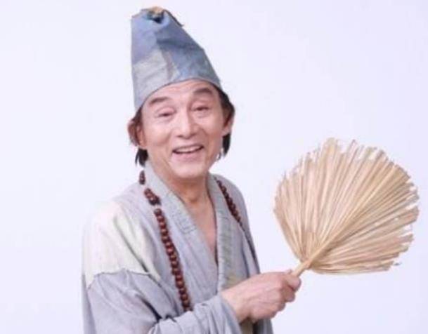 他是济公扮演者游本昌年轻时照片曝光后秒杀大部分小鲜肉
