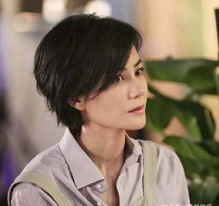 原创50岁王菲素颜照曝光小林青霞深夜点赞背后动机引发四种猜测