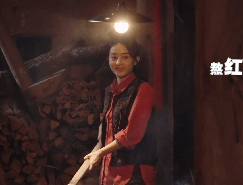 "雷金玉"角色受捧,工作室晒赵丽颖拍戏花絮,生图暴露33岁状态_疲态