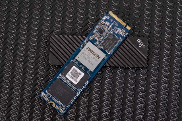 SSD价格大崩盘，国产品牌发力高端，aigo PCIe4.0旗舰SSD体验