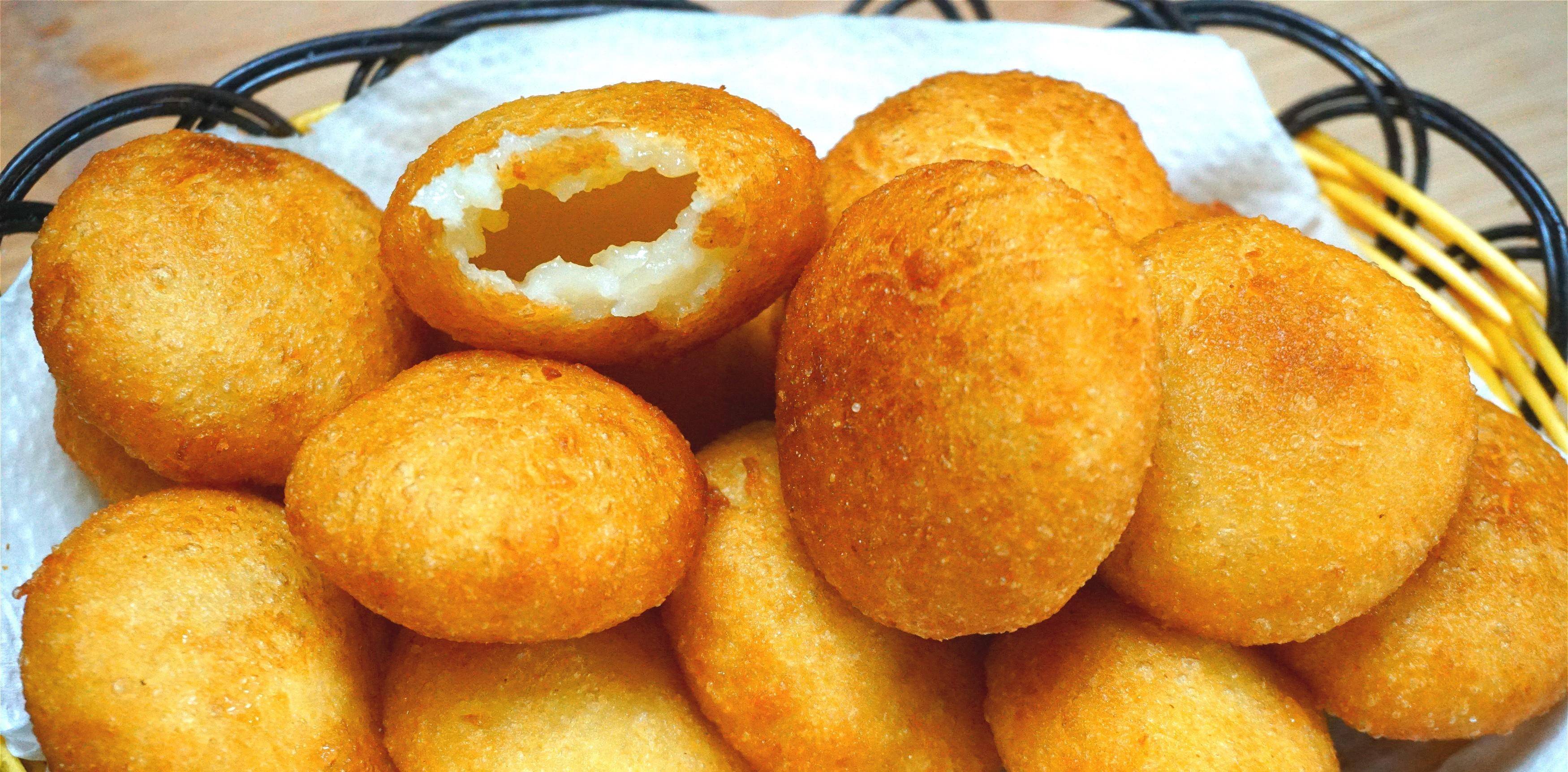 北方特色油炸糕:过年必备菜,松软空心不流糖,上桌一扫光_糖馅_白糖