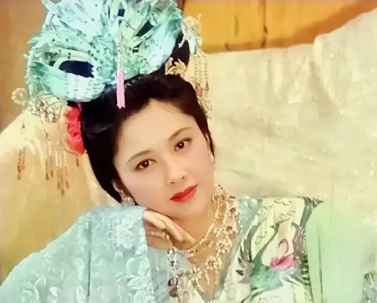 原创68岁女儿国国王朱琳美人终将迟暮但她依旧是最美的模样