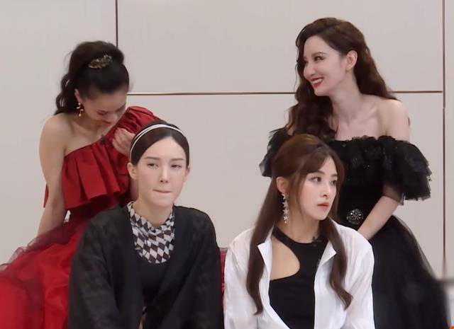 原创因为人气垫底没人选孟佳蓝盈莹玩手机其他姐姐恨不得隐身