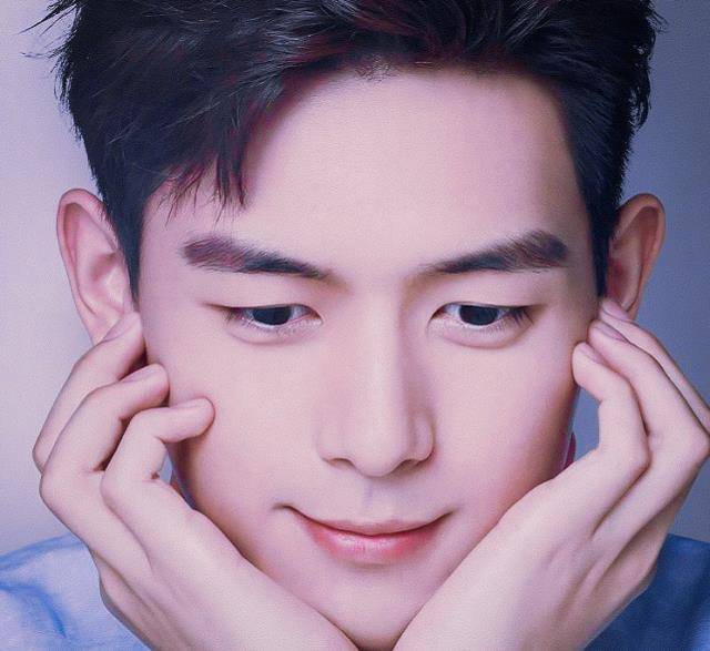 男明星托腮:王俊凯阳光,李现可爱,看到王一博:是我眼花了?