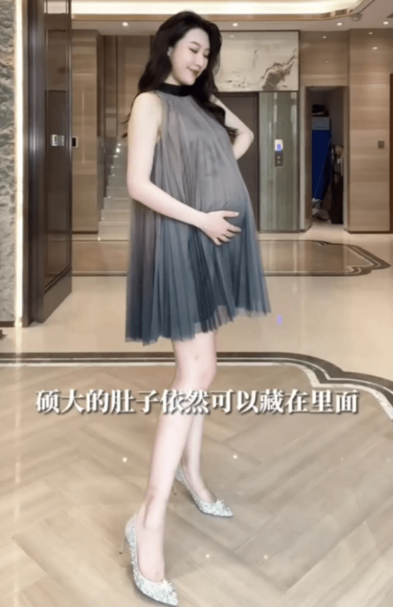 星二代张嘉芸坐月子洗头艾灸月子餐有专人服务太会享受了