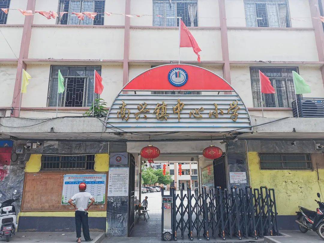 历时半月顺利打造数字样板校并在纪家中心小学,南兴镇中心小学,沈塘