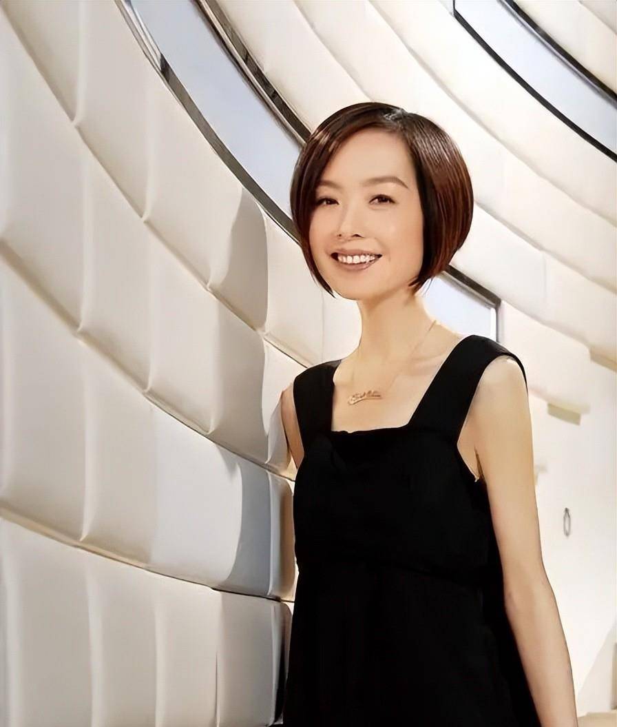 原创主持人鲁豫两段婚姻都以失败告终52岁仍旧一个人生活