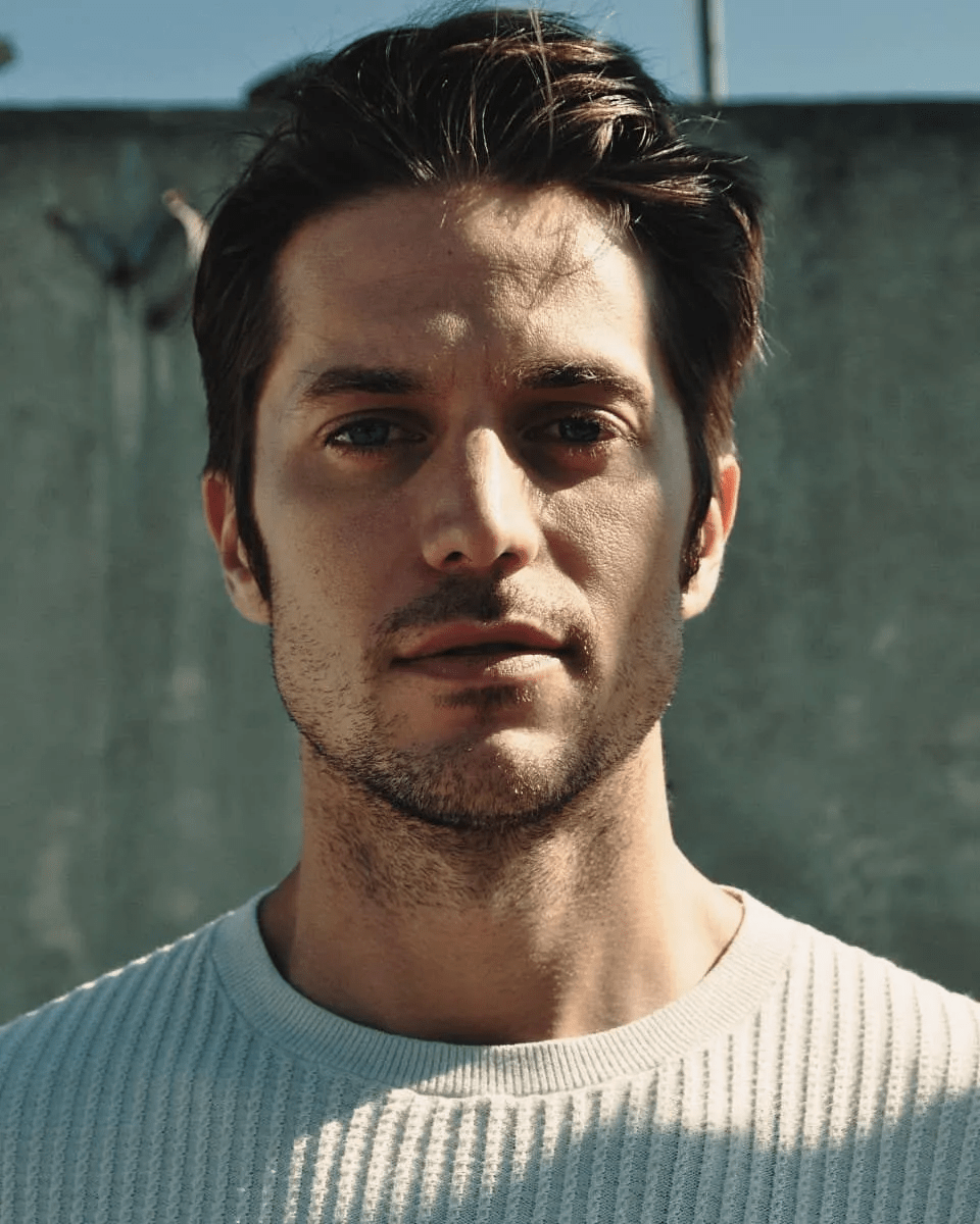 原创国外男演员卢卡斯布拉沃说美貌是诅咒成名是最糟糕的事