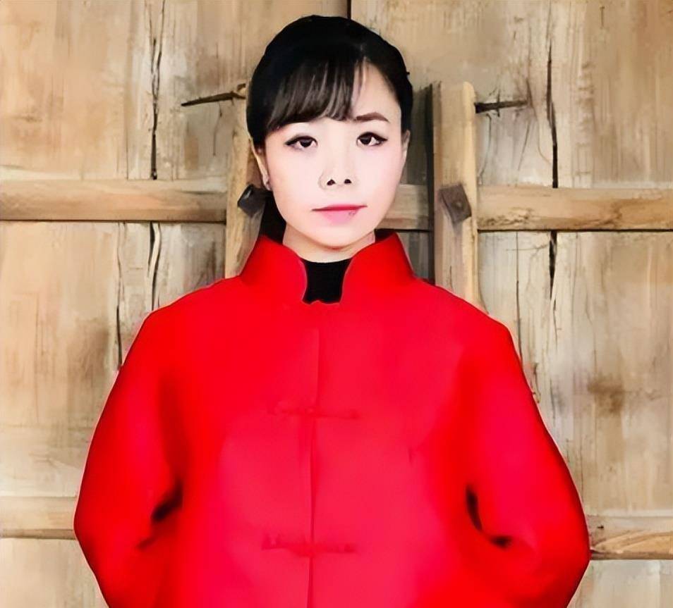 原創王二妮成名後不忘農村丈夫事業巔峰時期嫁人被婆婆當成公主