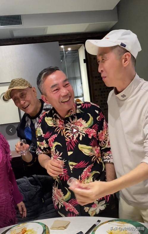 原创不出网友所料相声演员虎哥豹哥跟师父杨议翻脸就是为了钱