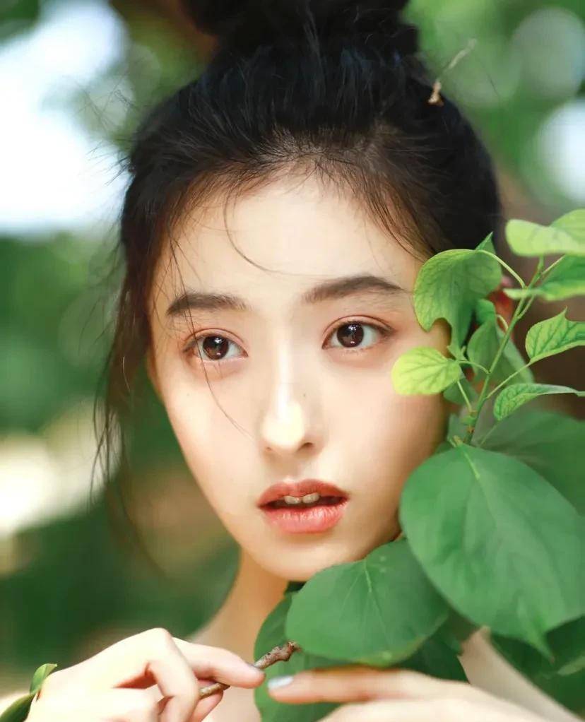 00后小花胡连馨_美女_白幼_诗句