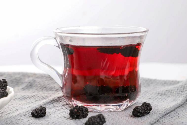 建议:喝5款"润颜茶",清爽滋润,白皙度夏_桑葚茶_皮肤_女性