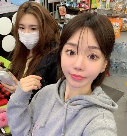 原创国外豪门千金黄荷娜朴有天为她退出娱乐圈老公自首路上自尽