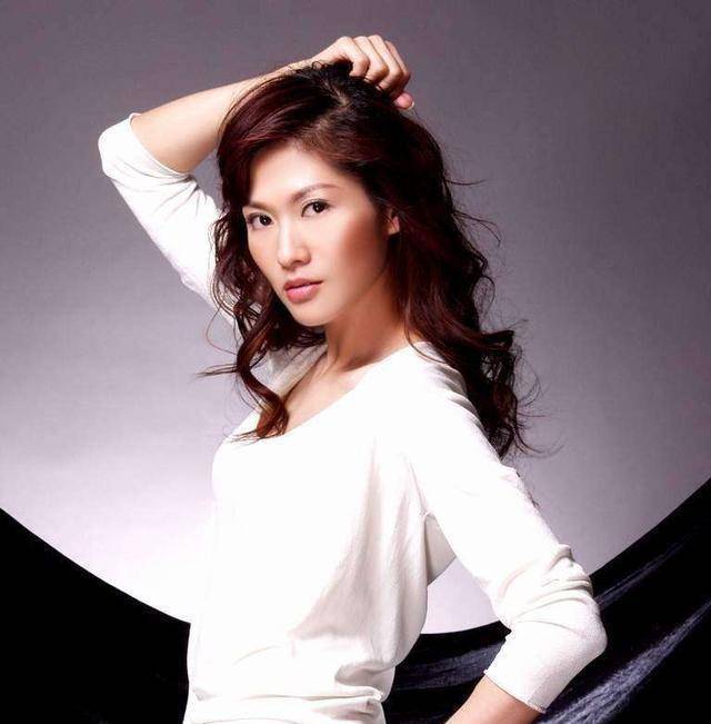 她曾经和冯小刚住在一个房间里八个小时,曝光后被丈夫分手_沈星_行业_