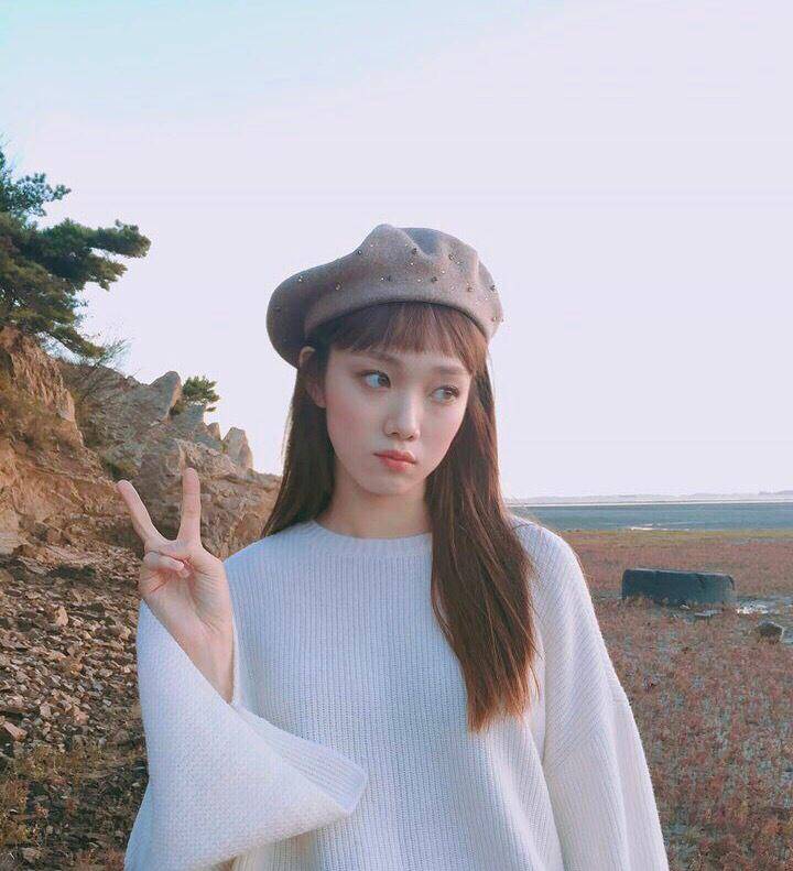 她演《举重妖精金福珠》,今穿露肩黑色紧身裙,秀超模身材太迷人_圣经