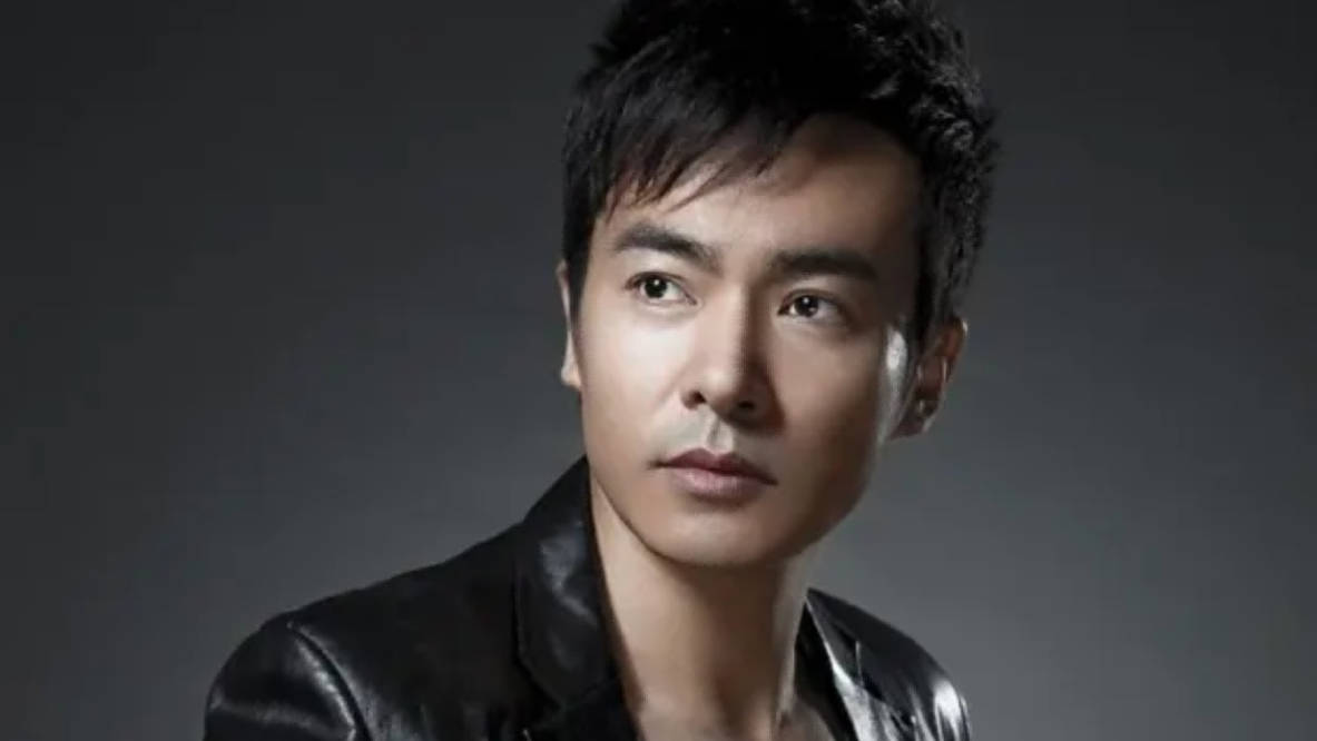 同为是"泡面头",把张一山,肖战和张国荣放一起,差