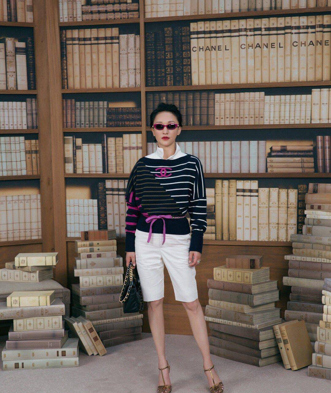 周迅时装周再出新造型亮片衣搭阔腿裤轻松凹出完美身材比例