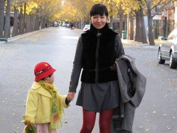 主持人和晶,录制节目与老公结缘,36岁当妈妈,今已成亿万富婆