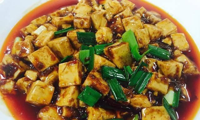 原创这道豆腐菜,南方人和北方人都爱吃,热辣香滑,越吃越过瘾!