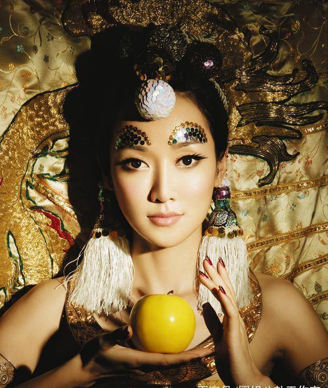 萨顶顶改行演戏了?只是这脸完全大变样了_万物_特色服饰_音乐