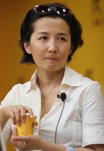 主持人和晶,录制节目与老公结缘,36岁当妈妈,今已成亿万富婆_龚朝晖