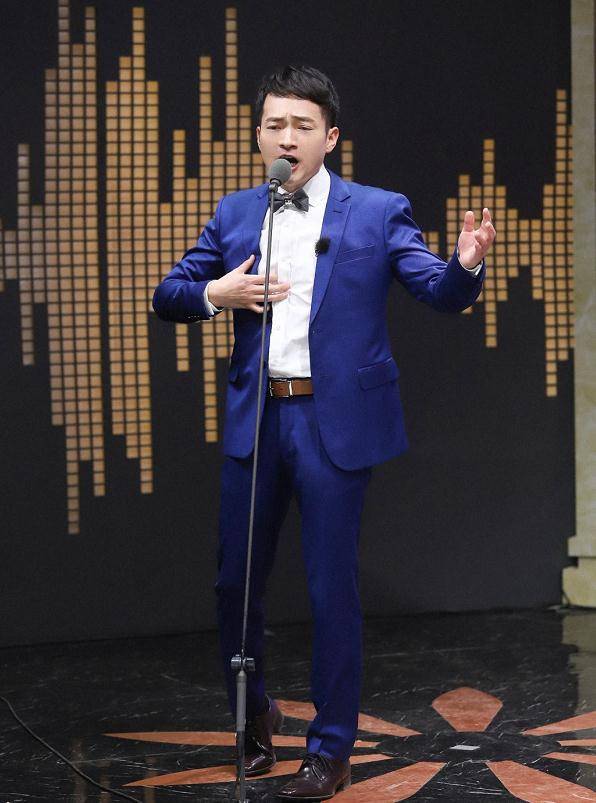 更在《亨利五世》配音时惊艳全场;拍《武林外传》时,喻恩泰不仅葱秀