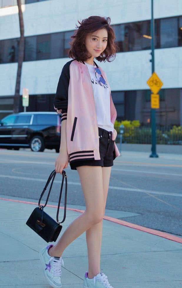 景甜第一次穿10厘米热裤,就有绝美"a型腿",男粉都沸腾了_时尚_黑色