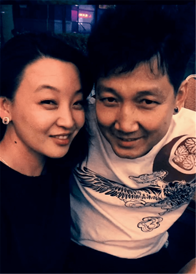 演员李崇霄因心脏病意外去世,留下千万遗产,妻子女儿都是演员_李诗颖