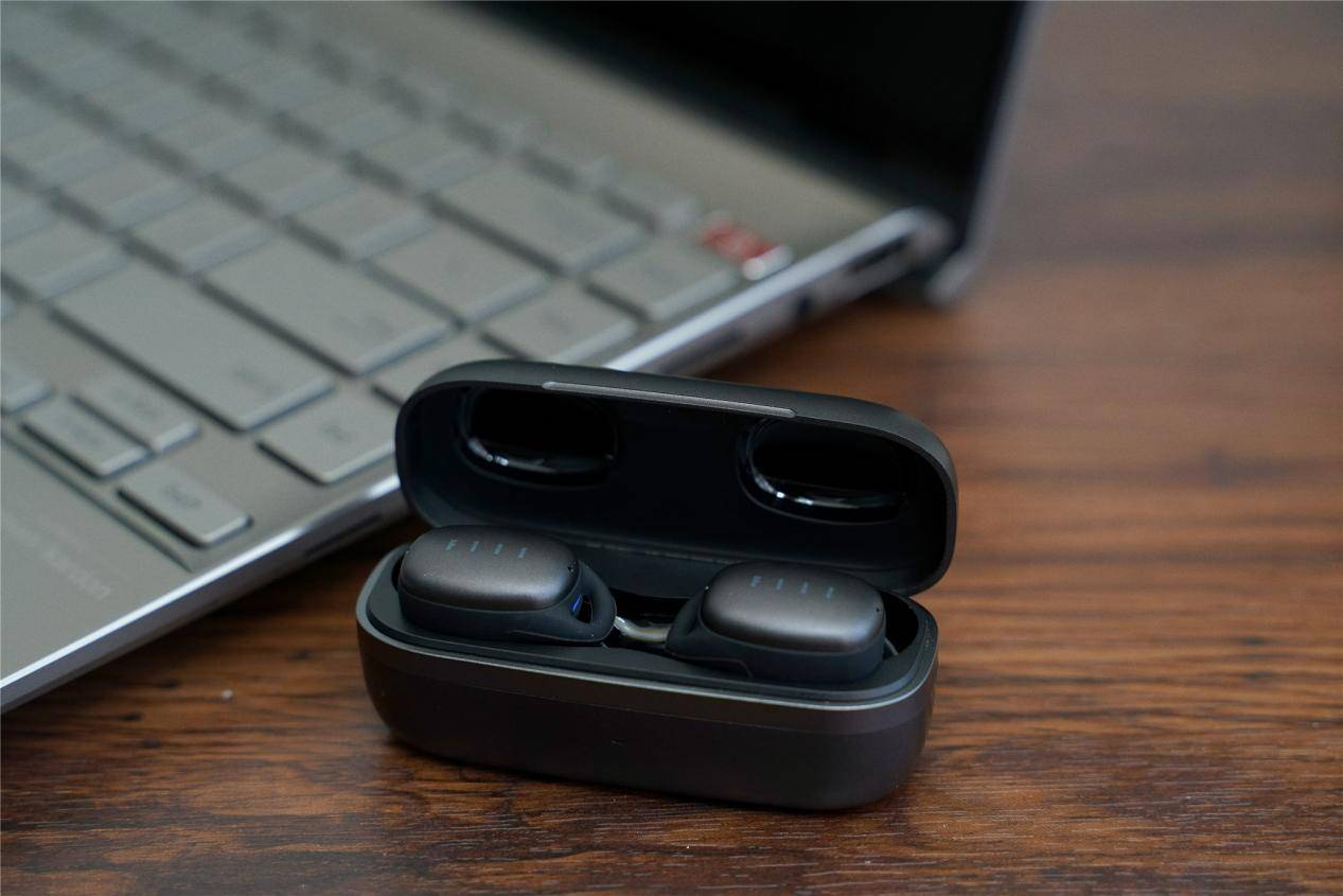 学生党适合什么蓝牙耳机，四款超适合学生党用的蓝牙耳机推荐