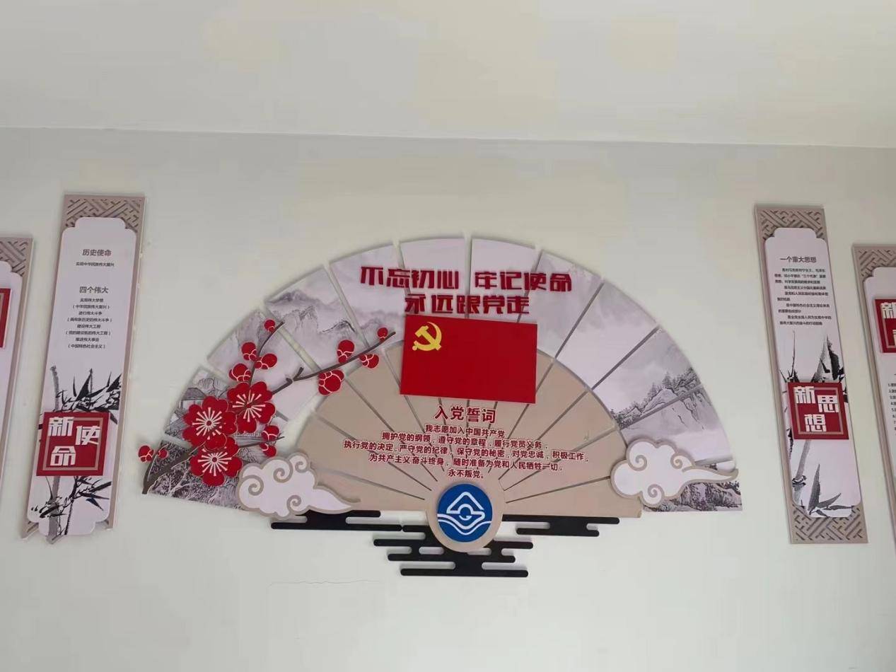我为群众办实事党旗飘扬在工地上三方共建守护工程居民房屋安全