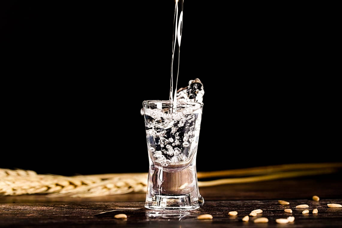 夏天蚊子多白酒来灭蚊来半杯白酒灭蚊效果比蚊香还管用