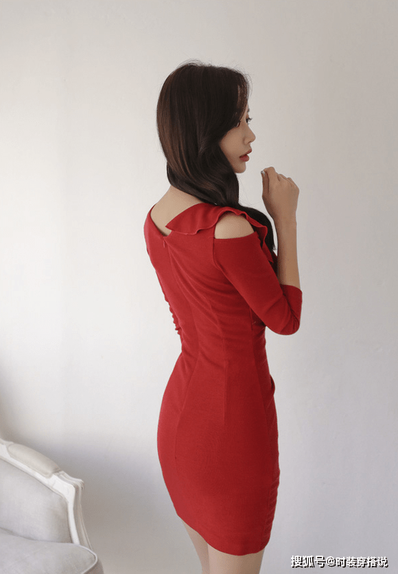 孙允珠身穿红色包臀裙尽显女神范长腿更是让人羡慕