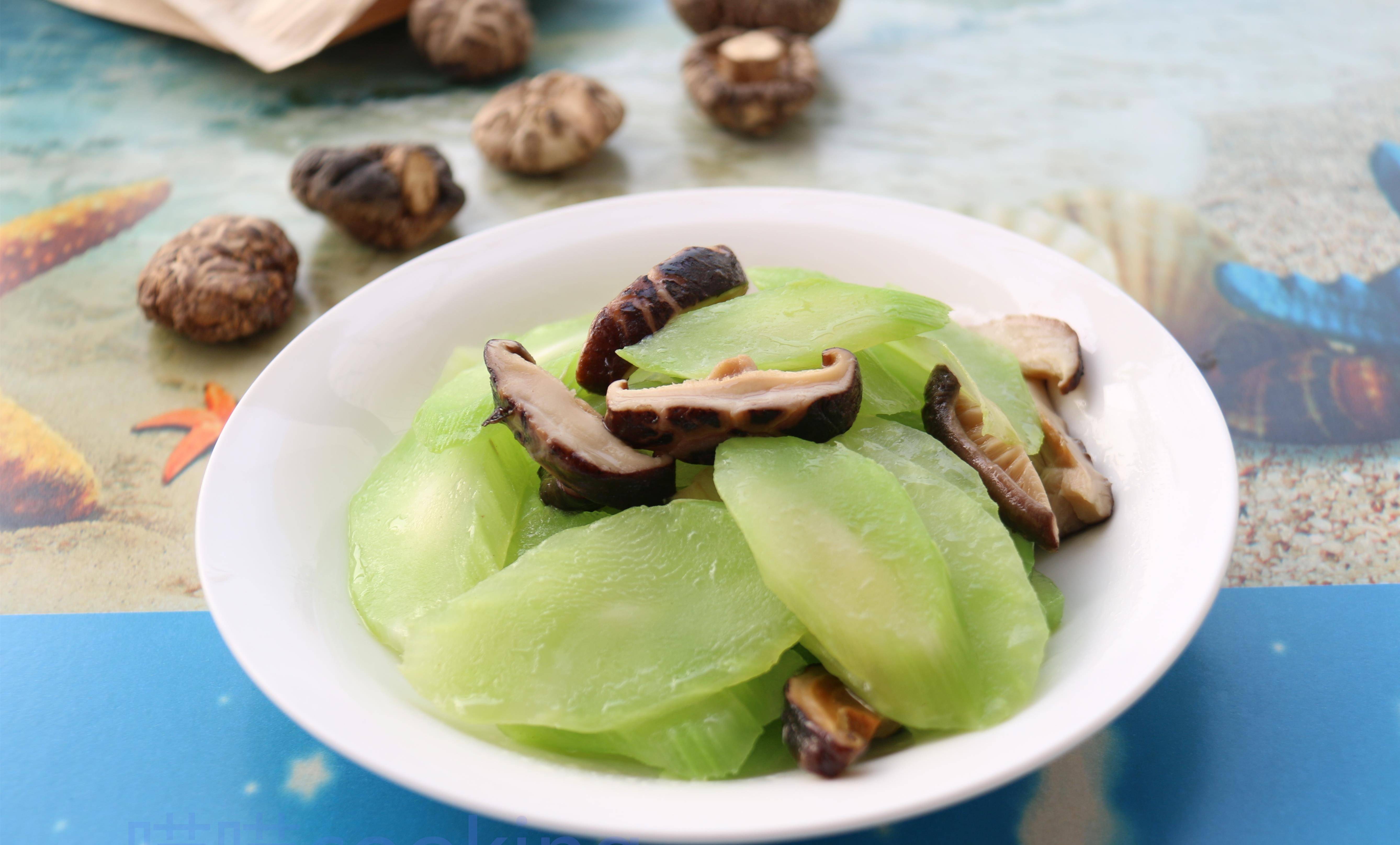 原创翠绿爽口健康菜花菇香味诱人馋佳人品后皆称赞待客佳品