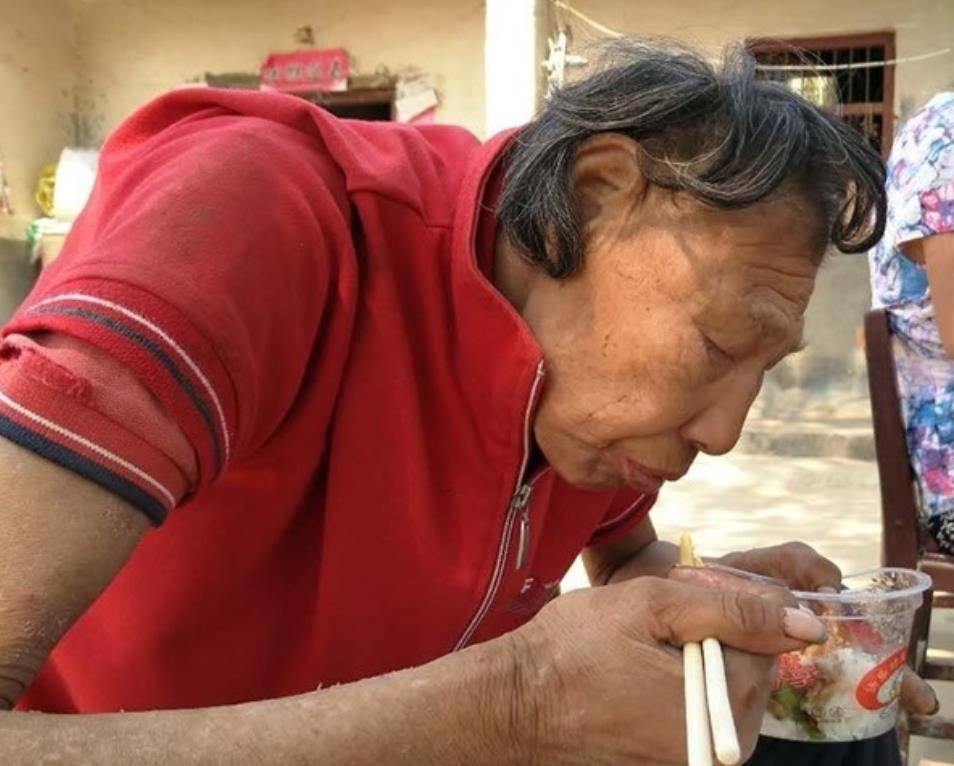 湖北陈秀英:遵从父母意愿嫁表哥,生下3个"猴娃",50年没出村_孩子_生活
