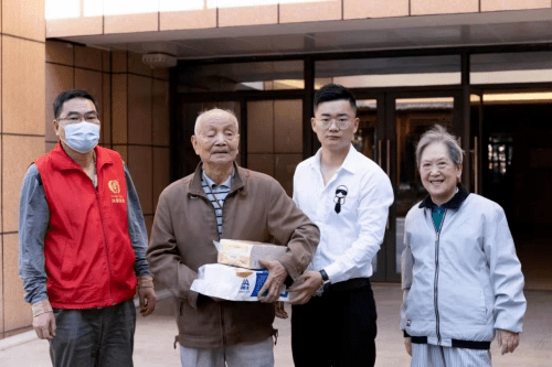 情系老人冷暖,真心送爱陪伴 ——王长玲先生公益敬老