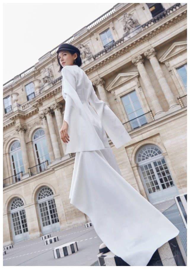 王思聪前女友身材太好,穿牛仔裤后褶皱只有12,简直要了命_张曦_穿着