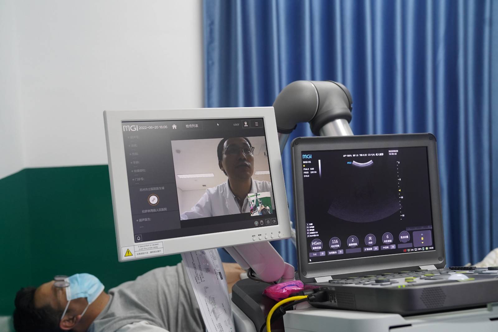 拉萨市林周县首台5g远程超声机器人投入使用