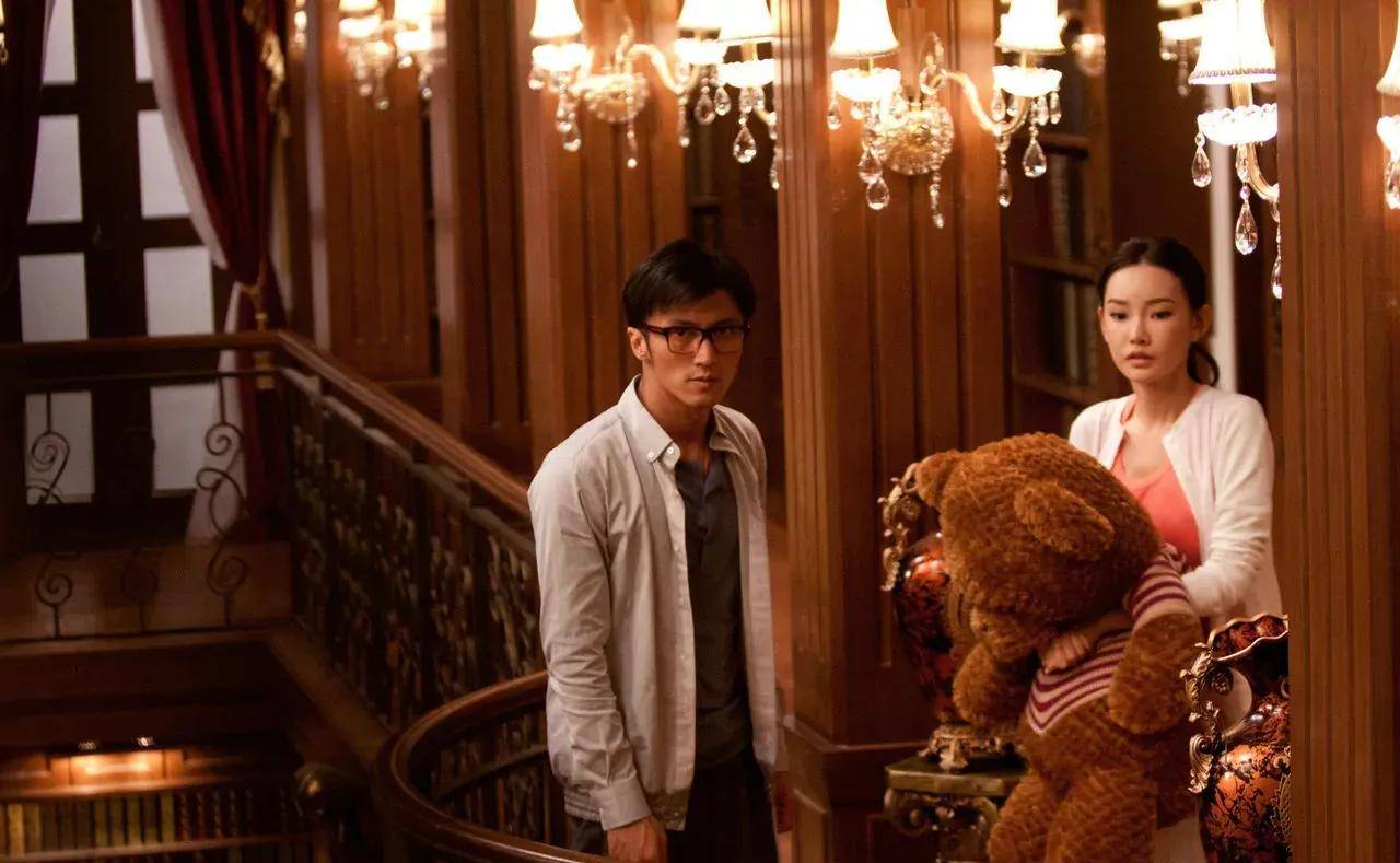 在历届"晶女郎"都算是空前绝后的存在,更是在《澳门风云》系列中扮演