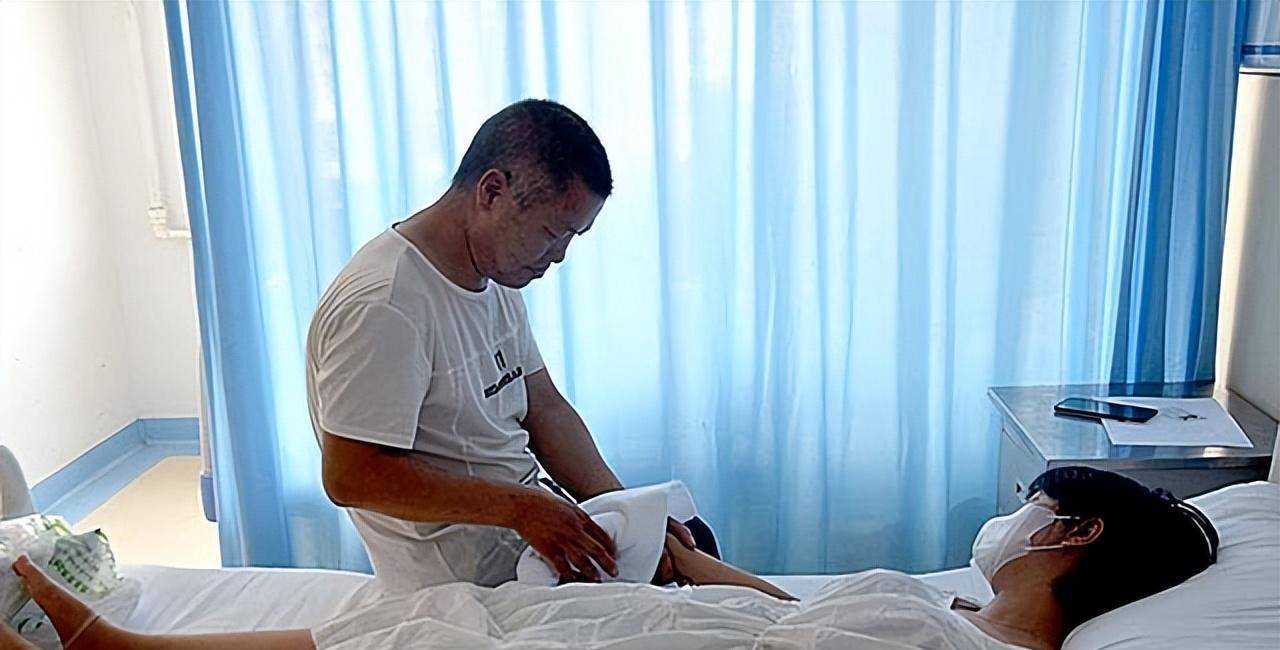 22岁女子确诊血癌丈夫以儿子要挟其净身出户12岁弟弟移植骨髓